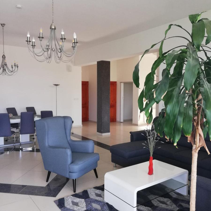 Rezident Consult S.R.O. Hotell Bratislava Exteriör bild