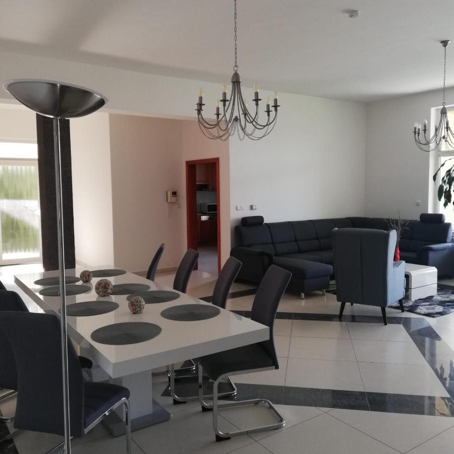 Rezident Consult S.R.O. Hotell Bratislava Exteriör bild